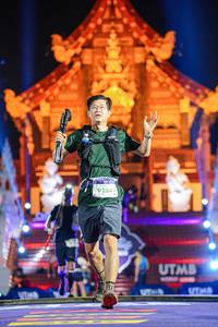 BIB: 9284
                            <button type="button" onclick="openModal(22348389)" class="btn btn-primary btn-sm float-right btn-popup" data-toggle="modal" data-target=".modal-high-quality">
                        <i class="fas fa-shopping-cart"></i> Add to Cart
                    </button>
                                            <button type="button" onclick="isThisMe(22348389, true)" class="btn btn-success btn-sm float-right btn-popup btn-isme hidden" data-toggle="tooltip" data-placement="bottom" title="นี่คือรูปของคุณใช่ไหม คลิกที่นี่เพื่อเอาเข้าอัลบั้ม">
                        <i class="fas fa-plus"></i> Add to album
                    </button>
                    <button type="button" onclick="isThisMe(22348389, false)" class="btn btn-warning btn-sm float-right btn-popup btn-isnotme hidden">
                        <i class="fas fa-ban"></i> Remove from album
                    </button>